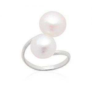 Anillo sencillo con perlas modernas